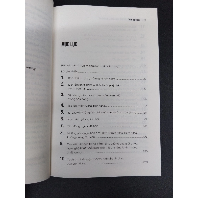 Cách thức làm chủ nghệ thuật bán hàng mới 95% bẩn nhẹ 2019 HCM1008 Tom Hopkins MARKETING KINH DOANH 916443