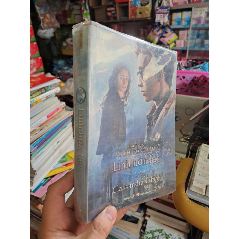 Linh hồn lạc - Clare - 2015 mới 80% ố - VĂN HỌC - HCM0111 Rebooks.vn 947039