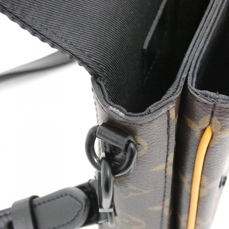 Túi đeo vai Louis Vuitton Monogram Macassar S-Lock Vertical Wearable Wallet M82535 612710