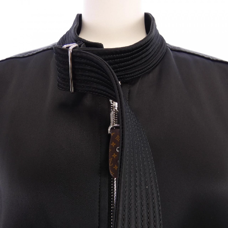 Louis Vuitton Áo khoác điều chỉnh FMJA36IW3 628276