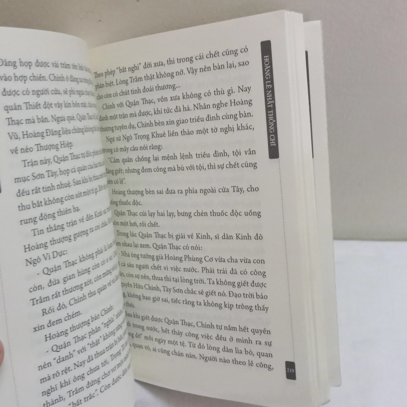 Hoàng Lê Nhất Thống Chí-Ngô Gia Văn Phái 553114