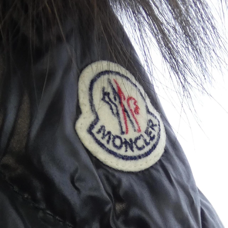 Áo khoác lông vũ MONCLER 641336