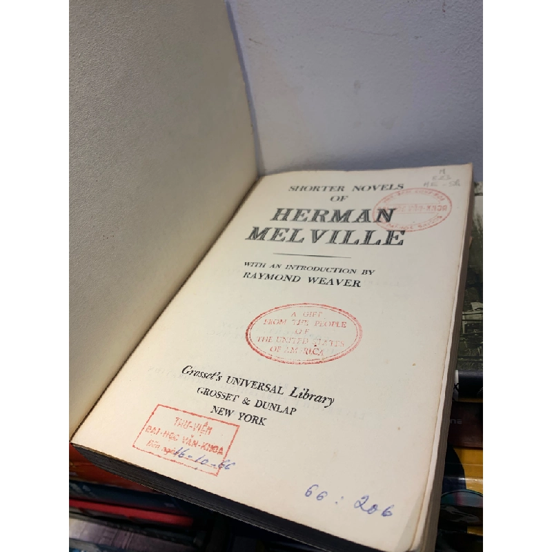 The Shorter Novels of Melville (with an Interpretive Study of America's Greatest Novelist by Raymond Weaver) 284466