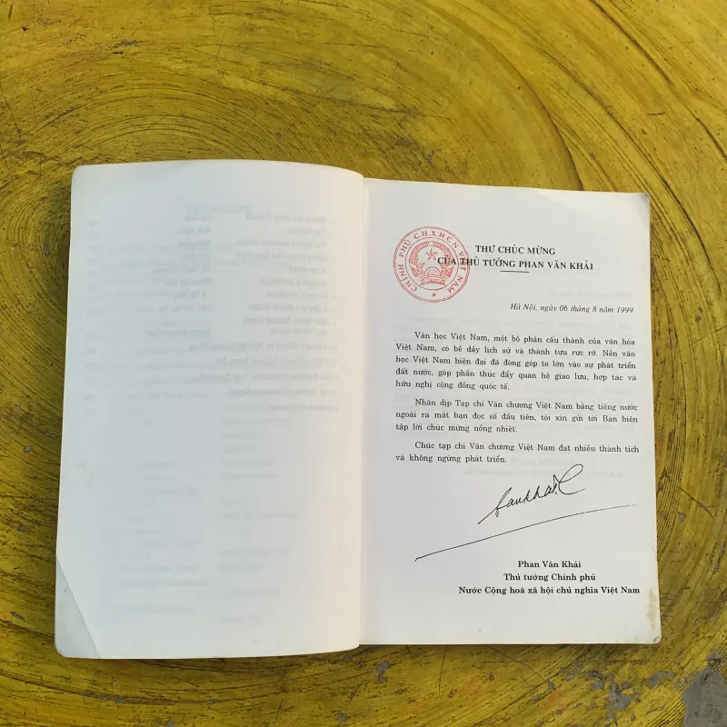 THE VIETNAM LITERATURE REVIEW  787171