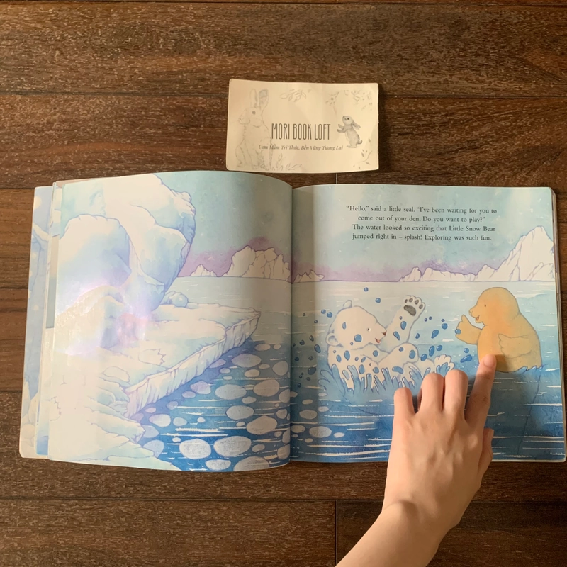 Sách ngoại văn Snow Bear – Sách sờ chạm vải nhung, Used 540728