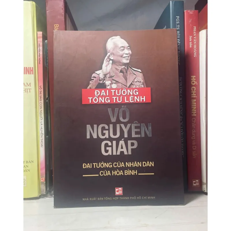 SÁCH ĐẠI TƯỚNG TỔNG TƯ LỆNH VÕ NGUYÊN GIÁP ĐẠI TƯỚNG CỦA NHÂN DÂN CỦA HÒA BÌNH 702421
