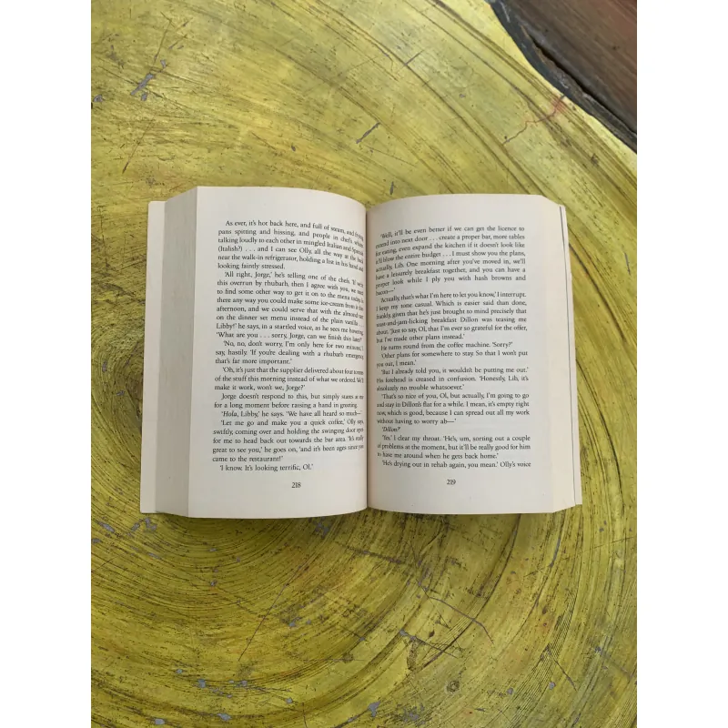 A NIGHT IN WITH GRACE KELLY - BY LUCY HOLLIDAY 799930