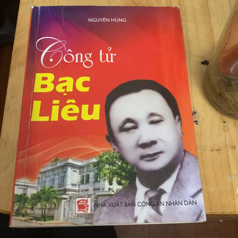 truyện về công tử Bạc Liêu kèm chữ ký tặng của con trai công tư Bạc Liêu 719709