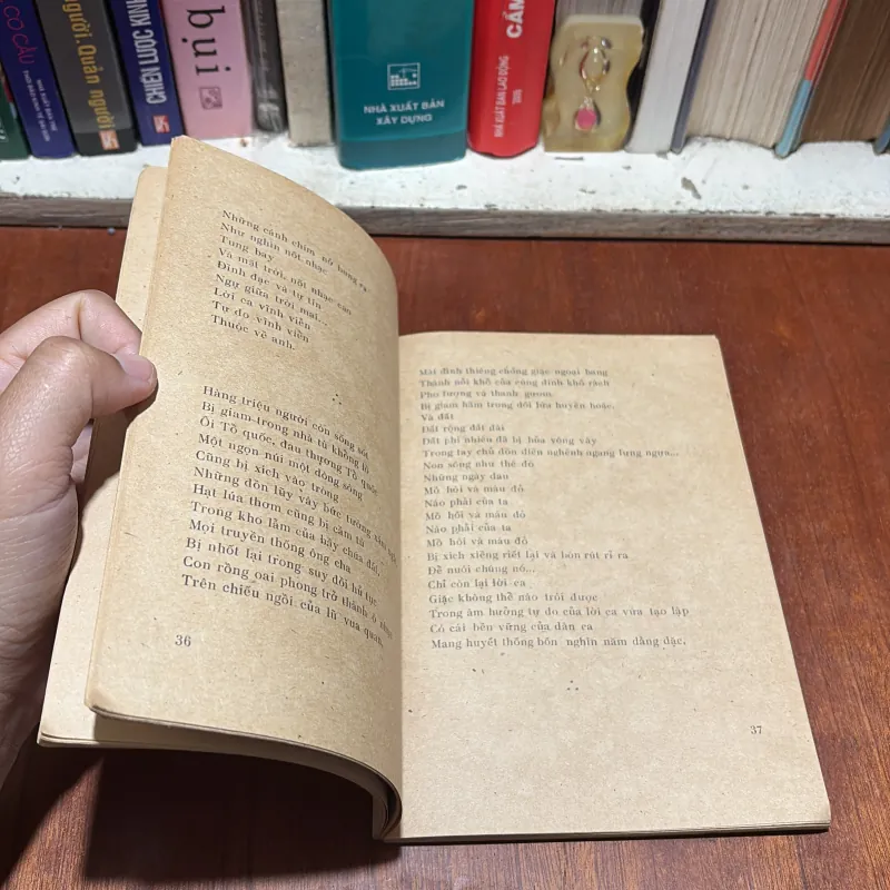 [Sách Mất Bìa] - II Thơ: Hành Khúc Mùa Xuân - Võ Văn Trực - 1980 796483