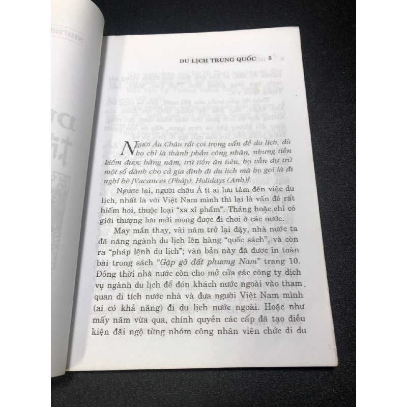 Du lịch Trung Quốc năm 2001 mới 70% bẩn ố có ký tên đâù sách HCM1611 912430