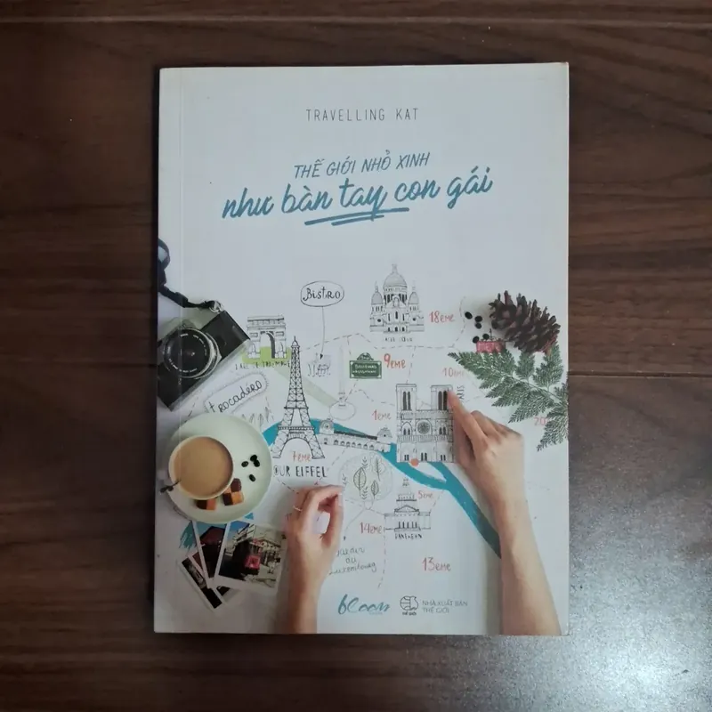 Thế giới nhỏ xinh như bàn tay con gái  723225