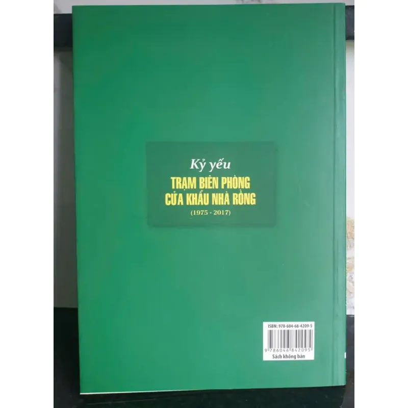 Sách Kỹ yếu Trạm Biên phòng cửa khẩu nhà rồng 1975 - 2017 641233