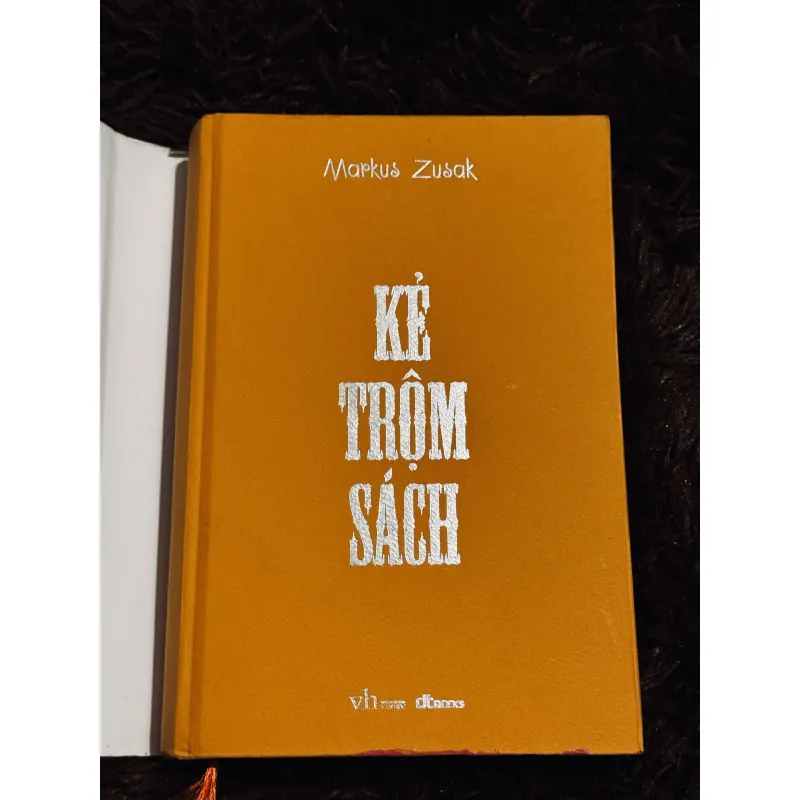Kẻ trộm sách (bìa cứng)  1000109