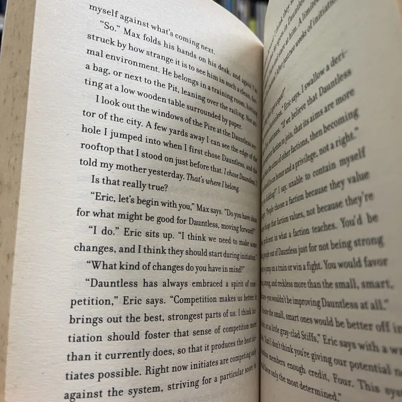 FOUR: A DIVERGENT COLLECTION (FOUR: BỘ SƯU TẬP NHỮNG KẺ BẤT KHẢ TRỊ) - VERONICA ROTH 957445