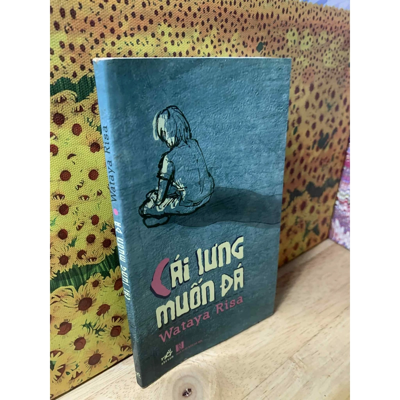 Cái lưng muốn đá - 	 Wataya Risa 537541