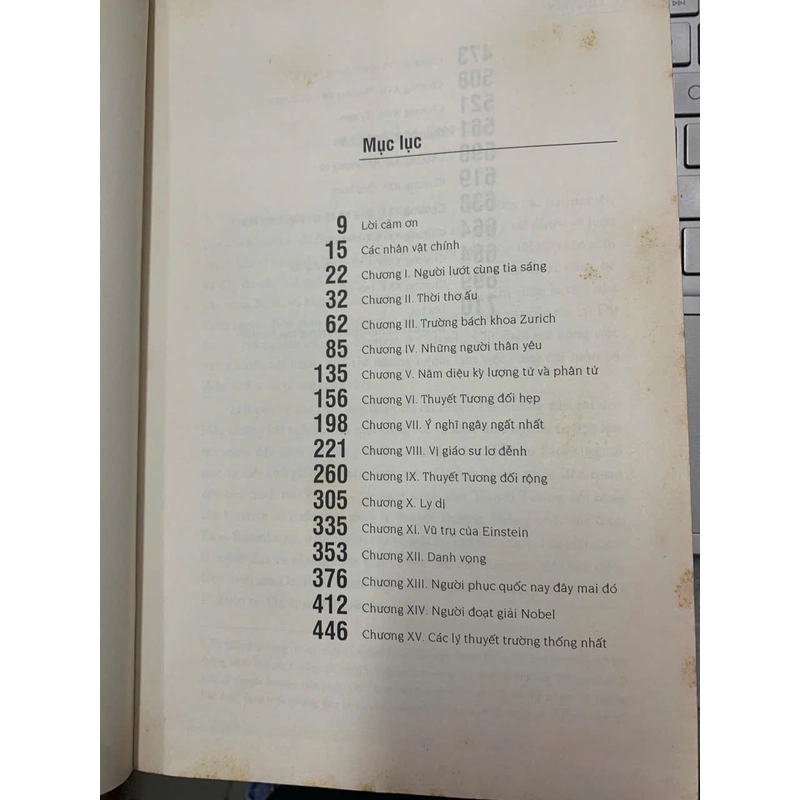 EINSTEIN CUỘC ĐỜI VÀ VŨ TRỤ - WALTER ISAACSON 526395
