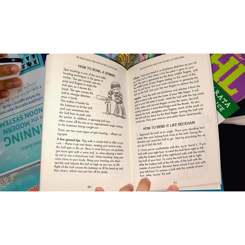 Ngoại văn cẩm nang cho bé trai - The boys' book - bìa cứng mới 495437