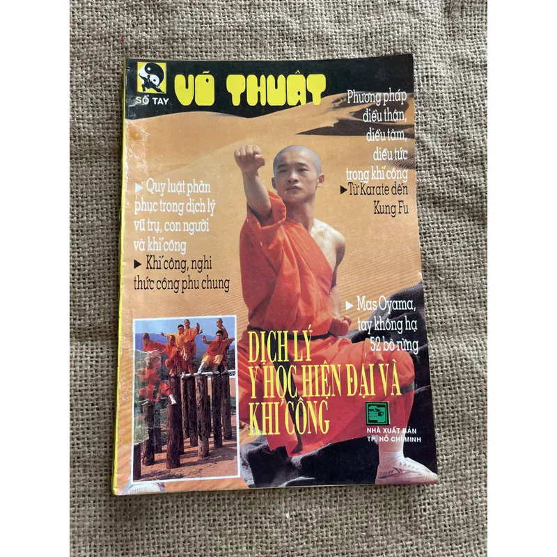 Võ thuật- dịch lý y học hiện đại và khí công ; từ Karate đến Kungfu 681187