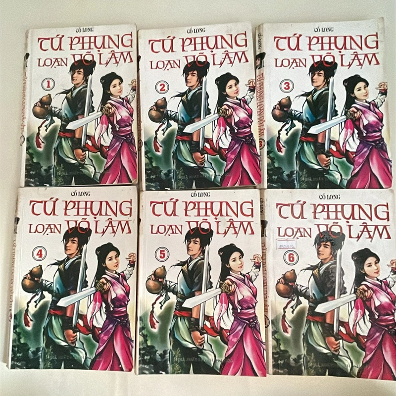 Tứ phụng loạn võ lâm - Cổ Long 447972