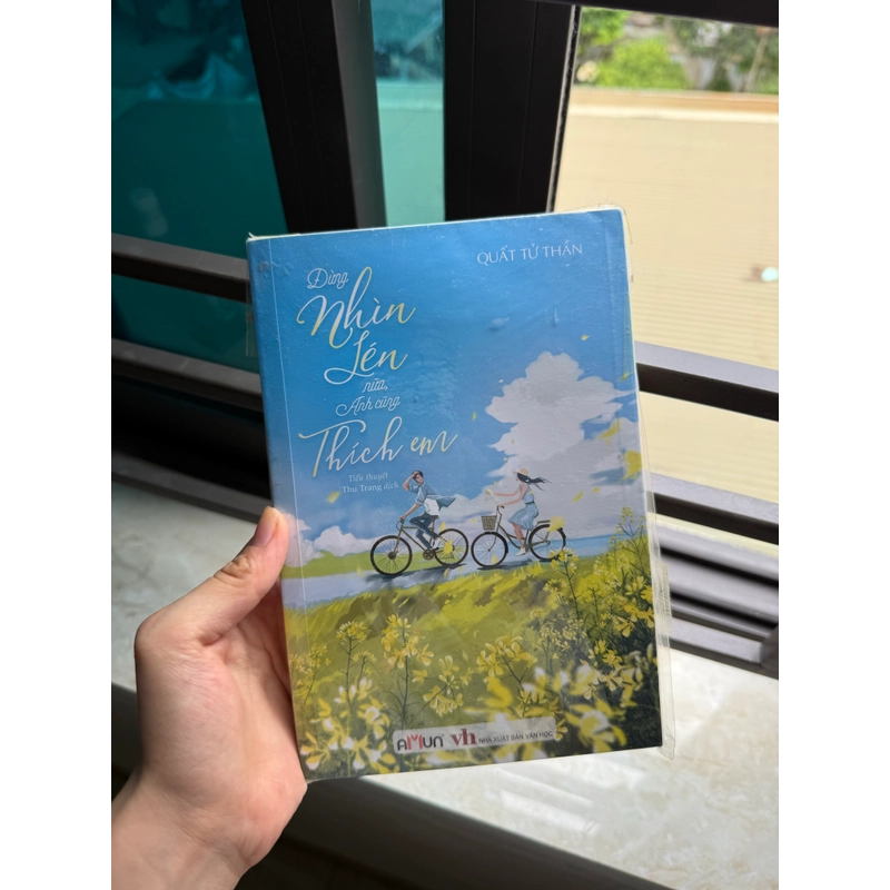 Sách ngôn tình-Đừng nhìn lén nữa anh cũng thích em 538756