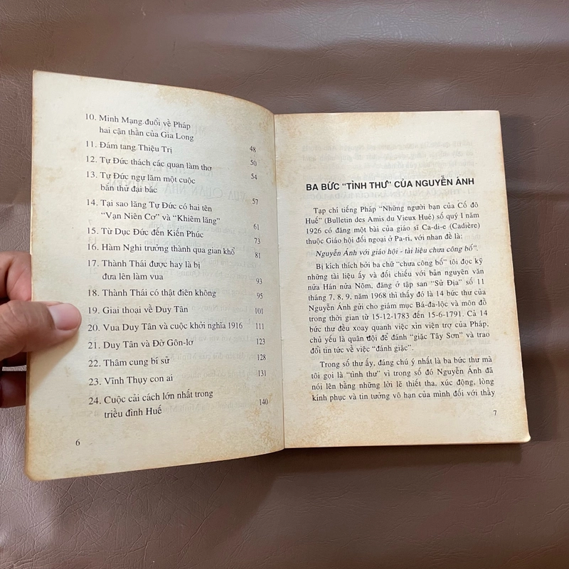 II Sách Lịch Sử: Kể Chuyện Vua Quan Nhà Nguyễn - Phạm Khắc Hoè - 1997 495648