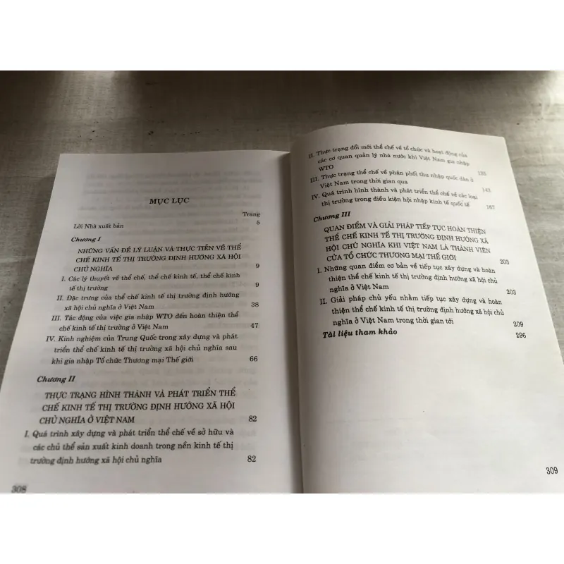 Hoàn thiện thể chế kinh tế thị trường định hướng xã hội chủ nghĩa 782099