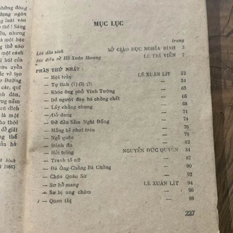 Nghĩ về thơ Hòi Xuân Hương, Lê Trí Viễn  1027660