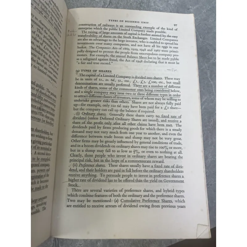 A TEXTBOOK OF ECONOMICS - J.L.HANSON 787456