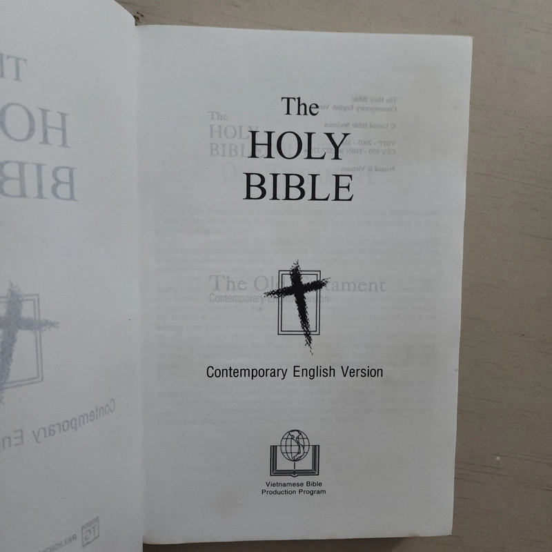 Sách Holy Bible tiếng Anh 542968