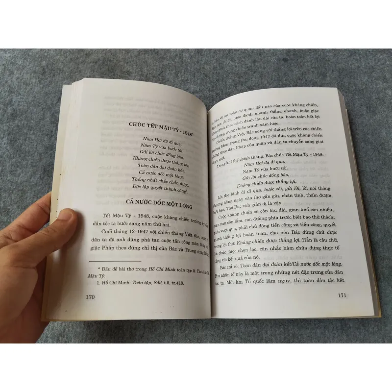 THẨM BÌNH THƠ CA TIẾNG VIỆT NGUYỄN ÁI QUỐC - HỒ CHÍ MINH 700993