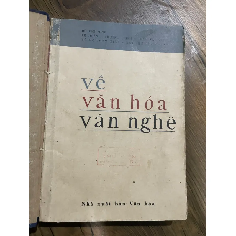 VỀ VĂN HÓA VĂN NGHỆ - SÁCH ĐÓNG BÌA XƯA - HỒ CHÍ MINH, LÊ DUẨN, TRƯỜNG CHINH.... 597271