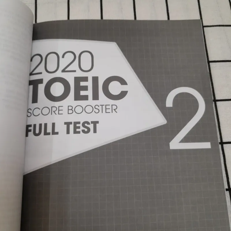 Bộ 2 giáo trình Ultimate TOEIC 2020 Simulated test & Score Booster.  695455