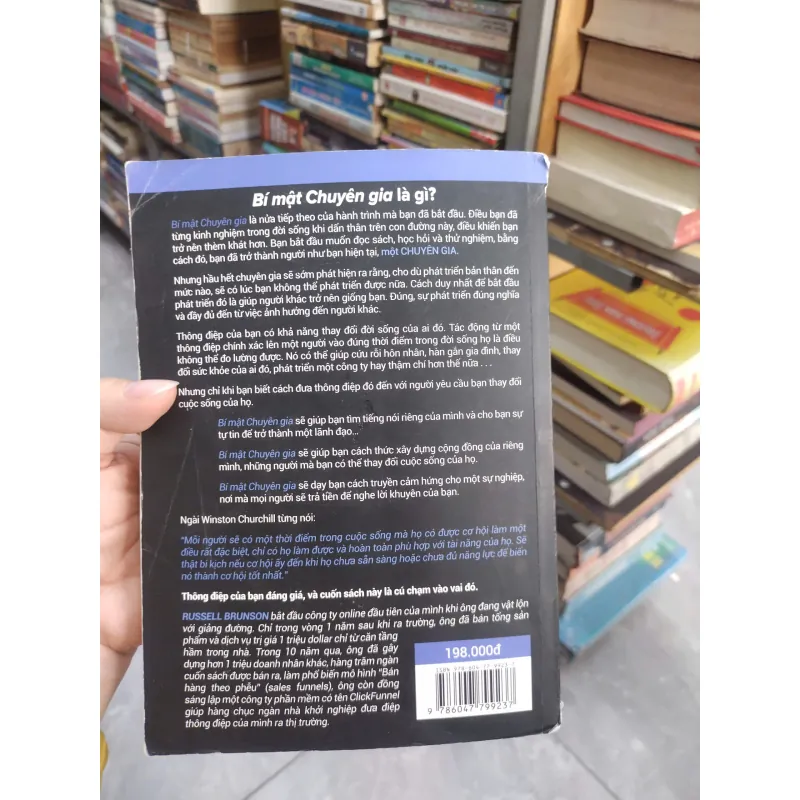 Sách: Bí mật chuyên gia - Russell Brunson (B1) 716408