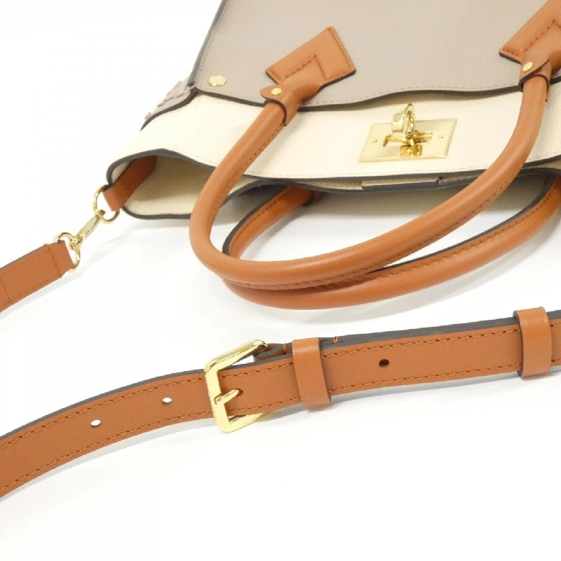 Túi Louis Vuitton On My Side MM M53825 616615