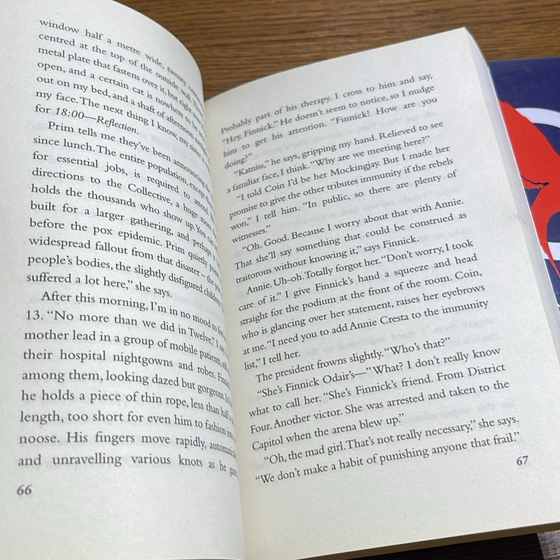 Mockingjay, Catching fire, The ballad of songbirds and snakes Suzanne Collins 473122