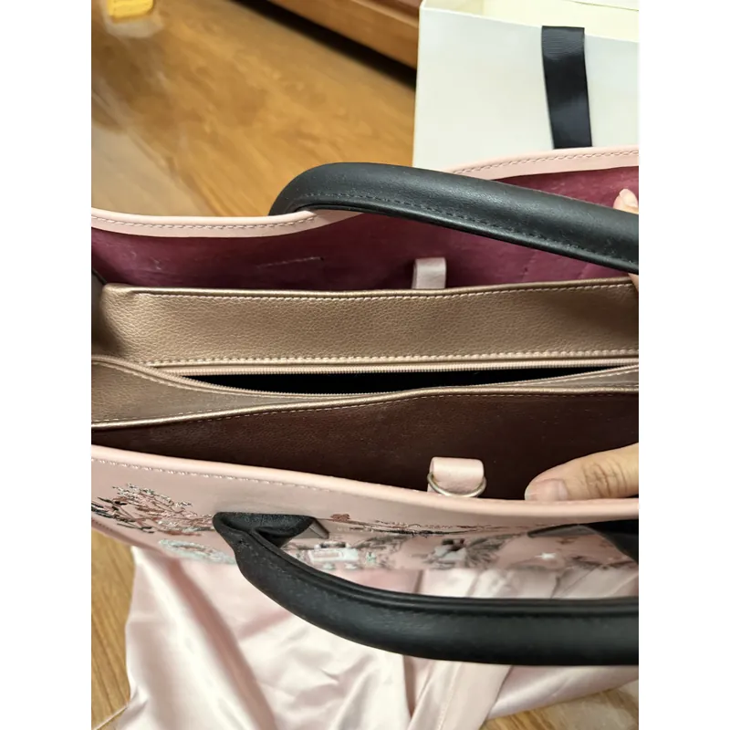 Túi NGAOS, đựng vừa laptop, mới dùng 1-2 lần, màu hồng đen, không chỉ thừa, thêu đẹp 722409