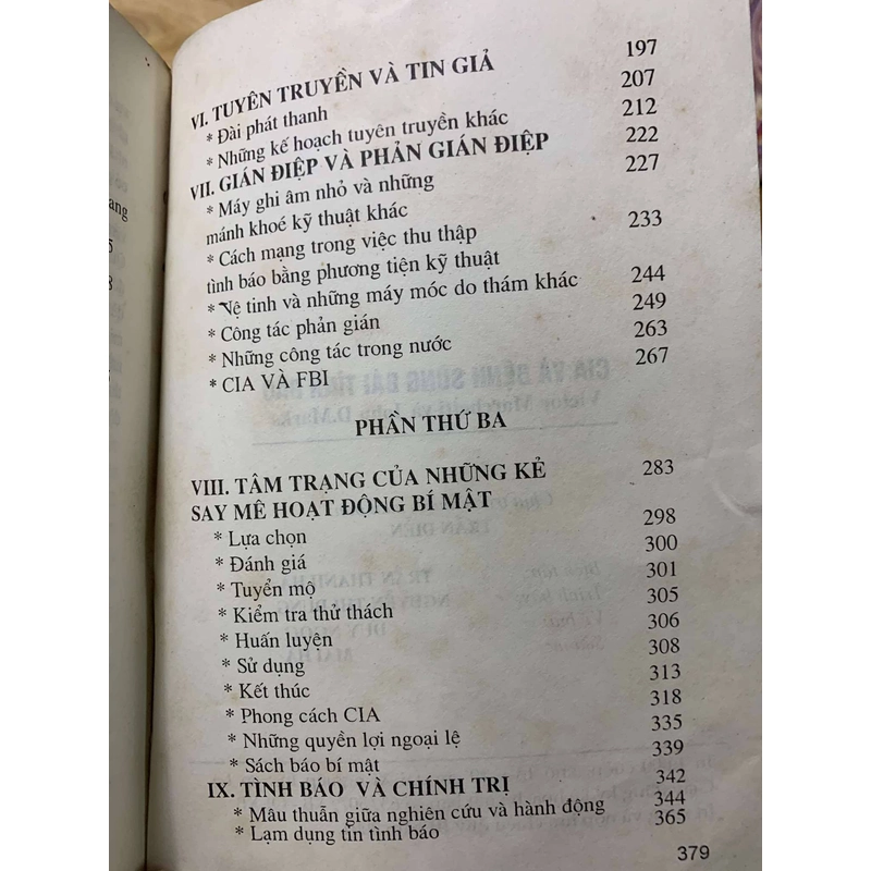 CIA và Bệnh Sùng Bái Tình Báo - Victor Marchetti và John Marks 543686