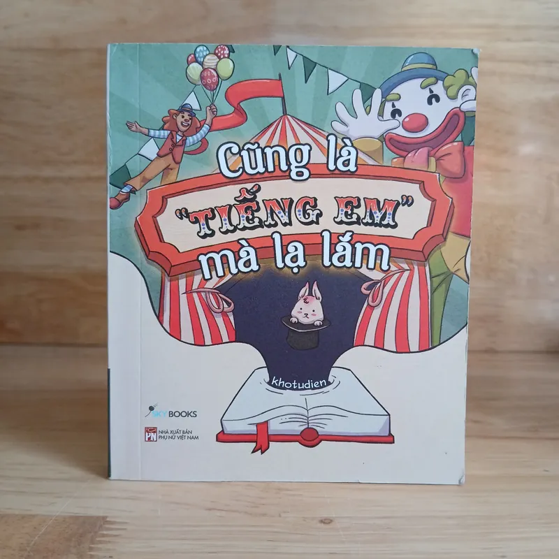 Cũng Là "Tiếng Em" Mà Lạ Lắm 590516