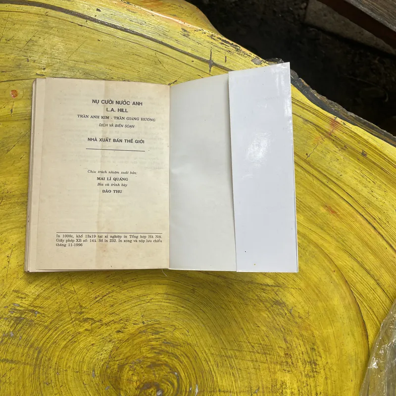 NỤ CƯỜI NƯỚC ANH- SONG NGỮ 596100