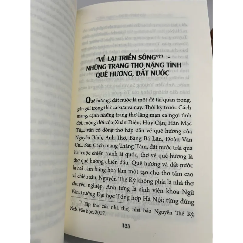 Cảm nghĩ về văn chương và thời cuộc - Hà Minh Đức 998741