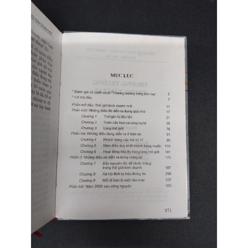 Thương trường trong tầm tay (bìa cứng) mới 80% ố vàng 2005 HCM1008 Tiến sĩ. Oliver KỸ NĂNG 916551