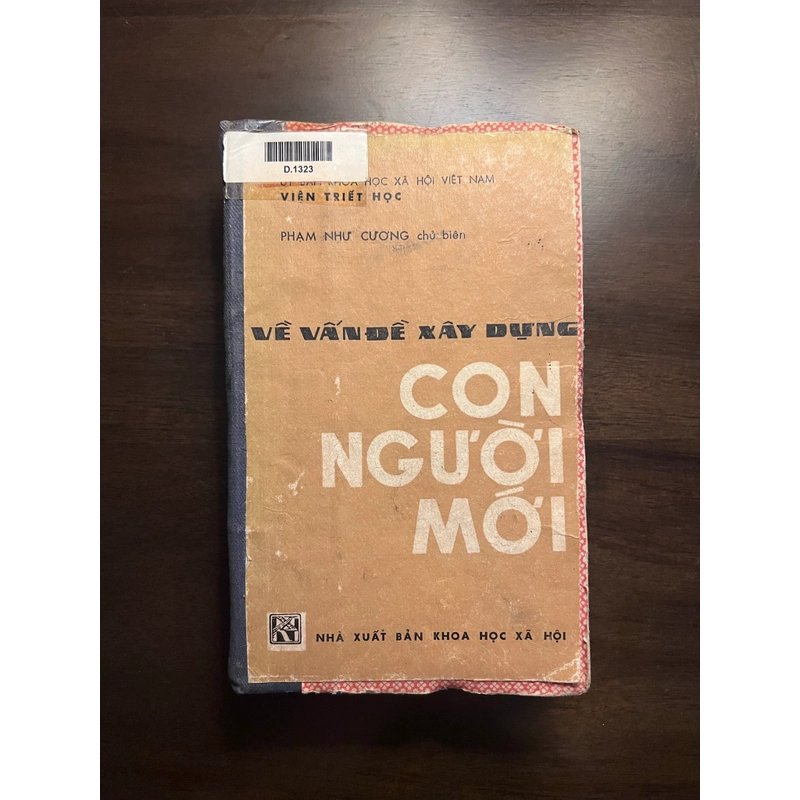 [sách hay] Về vấn đề xây dựng con người mới  548815