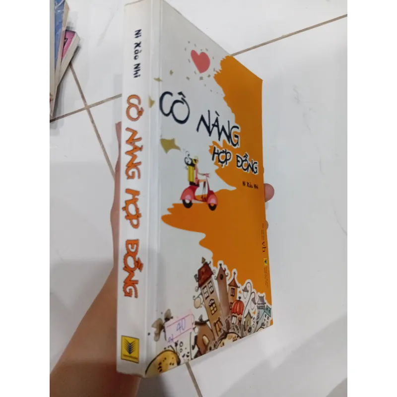 Sách Cô nàng hợp đồng 1032004