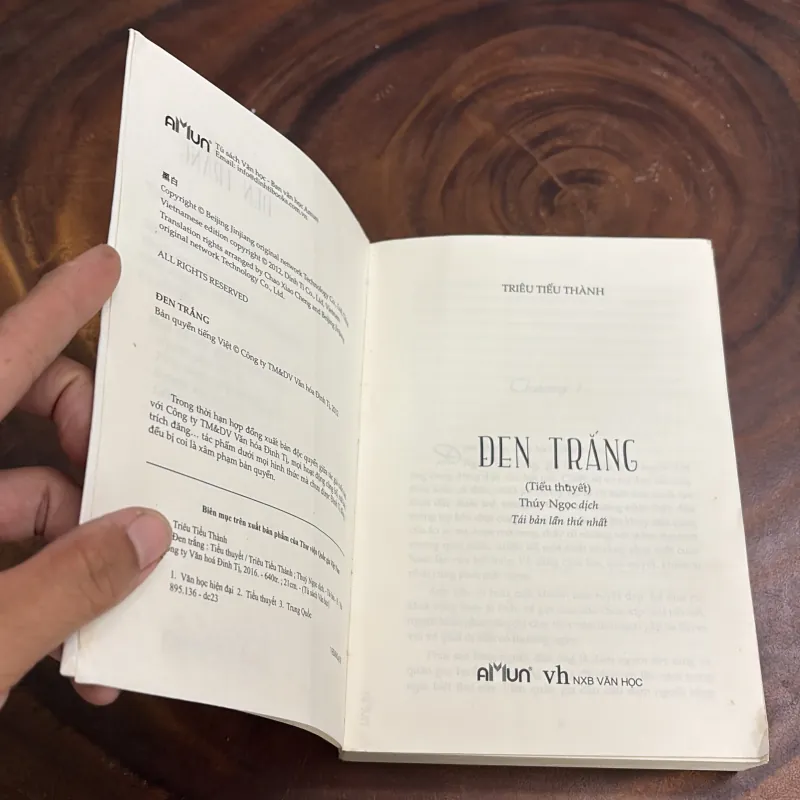 II Tiểu Thuyết: Đen Trắng - Triêu Tiểu Thành - Thuý Ngọc (Dịch) - 2016 976242