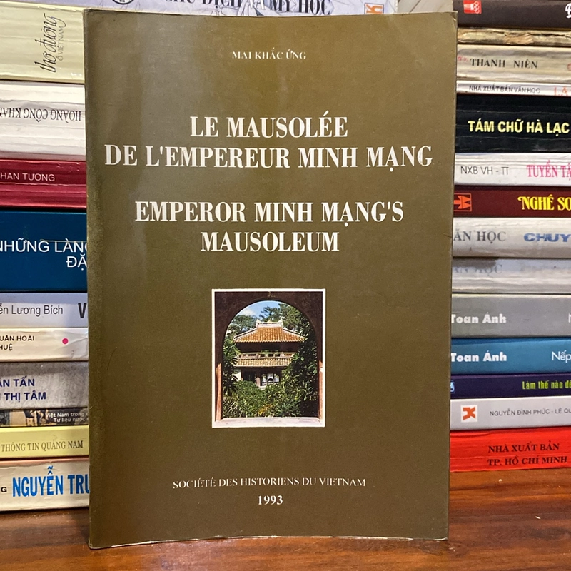 LE MAUSOLEE DE L'EMPEREUR MINH MẠNG (LĂNG VUA MINH MẠNG), TIẾNG PHÁP, XUẤT BẢN 1993 495565