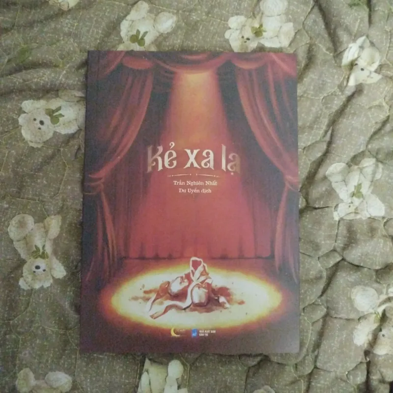 Kẻ xa lạ - Trần Nghiên Nhất 748302