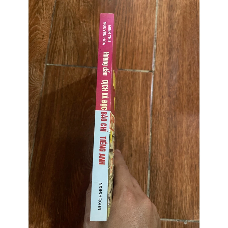 Hướng dẫn Dịch và Đọc báo chí tiếng anh (o4) 470975