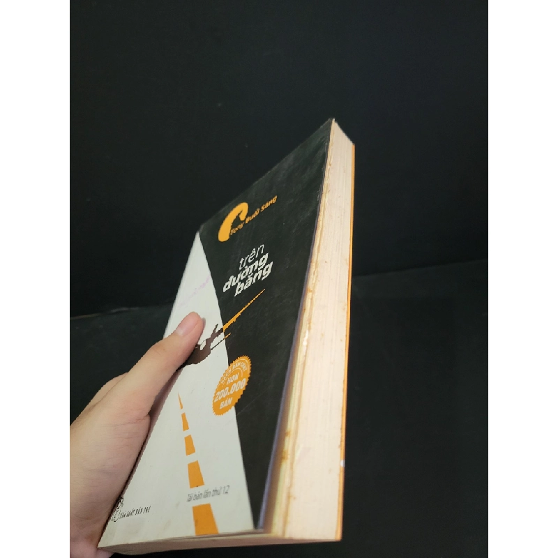 Trên đường băng mới 80% bẩn bìa, ố, có chữ viết, rách trang 2017 Tony buổi sáng HCM3004 VĂN HỌC 445021