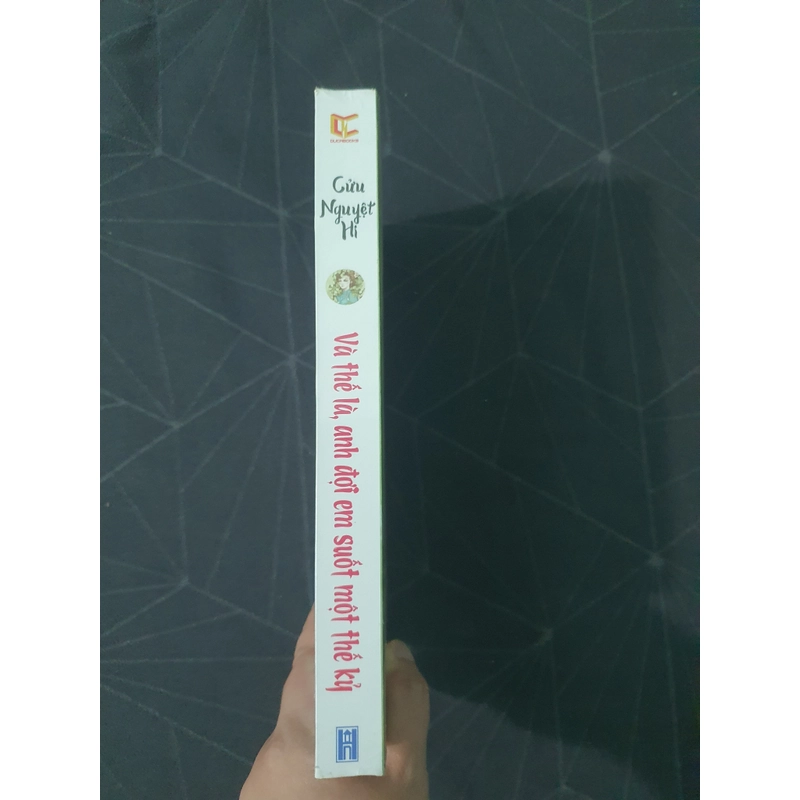 "Và thế là, anh đợi em suốt một thế kỷ" (seal) - Cửu Nguyệt Hi 493182