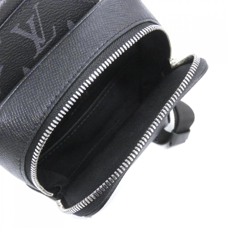 Túi đeo chéo ngoài trời Louis Vuitton Taiga Lama M30741 - Hàng hiệu Chính hãng 767141